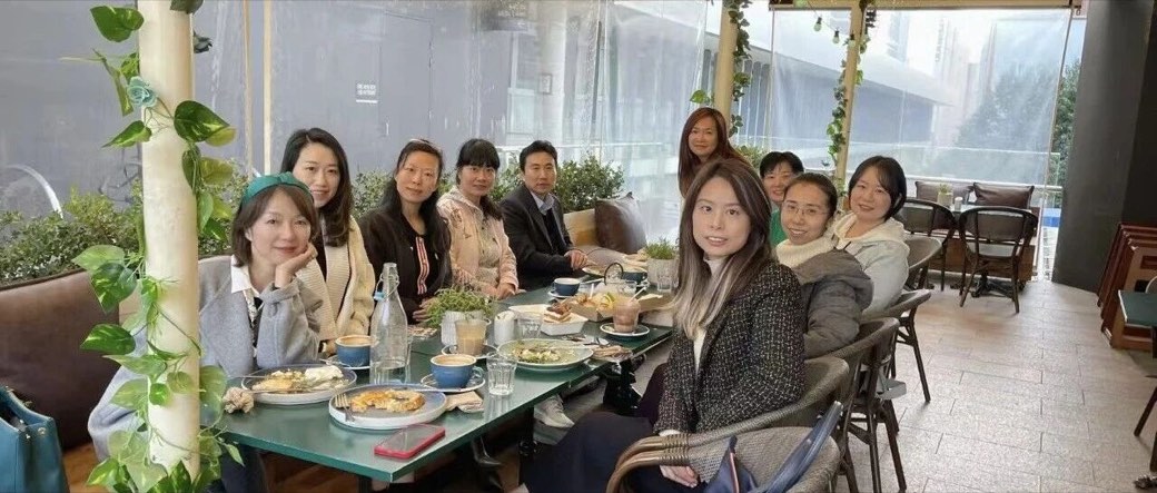 North Shore Family Club community members at a cafe gathering