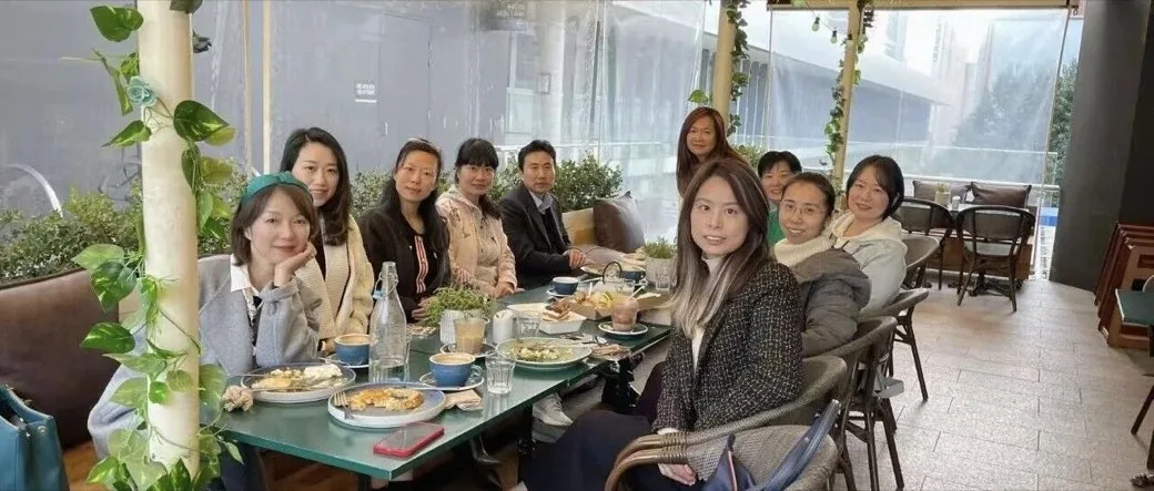 North Shore Family Club community members at a cafe gathering